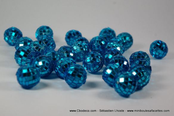 Mini boules à facettes – Turquoise – chez Cbodeco le spécialiste des mini  boules Disco sur le web !
